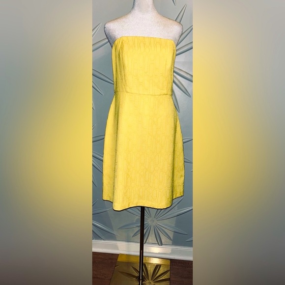 EUC The Limited SZ 8 yellow strapless dress w/geometric tone on tone print - Picture 7 of 8